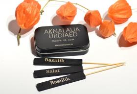 Aknalaua ürdiaed - till, basiilik, salat